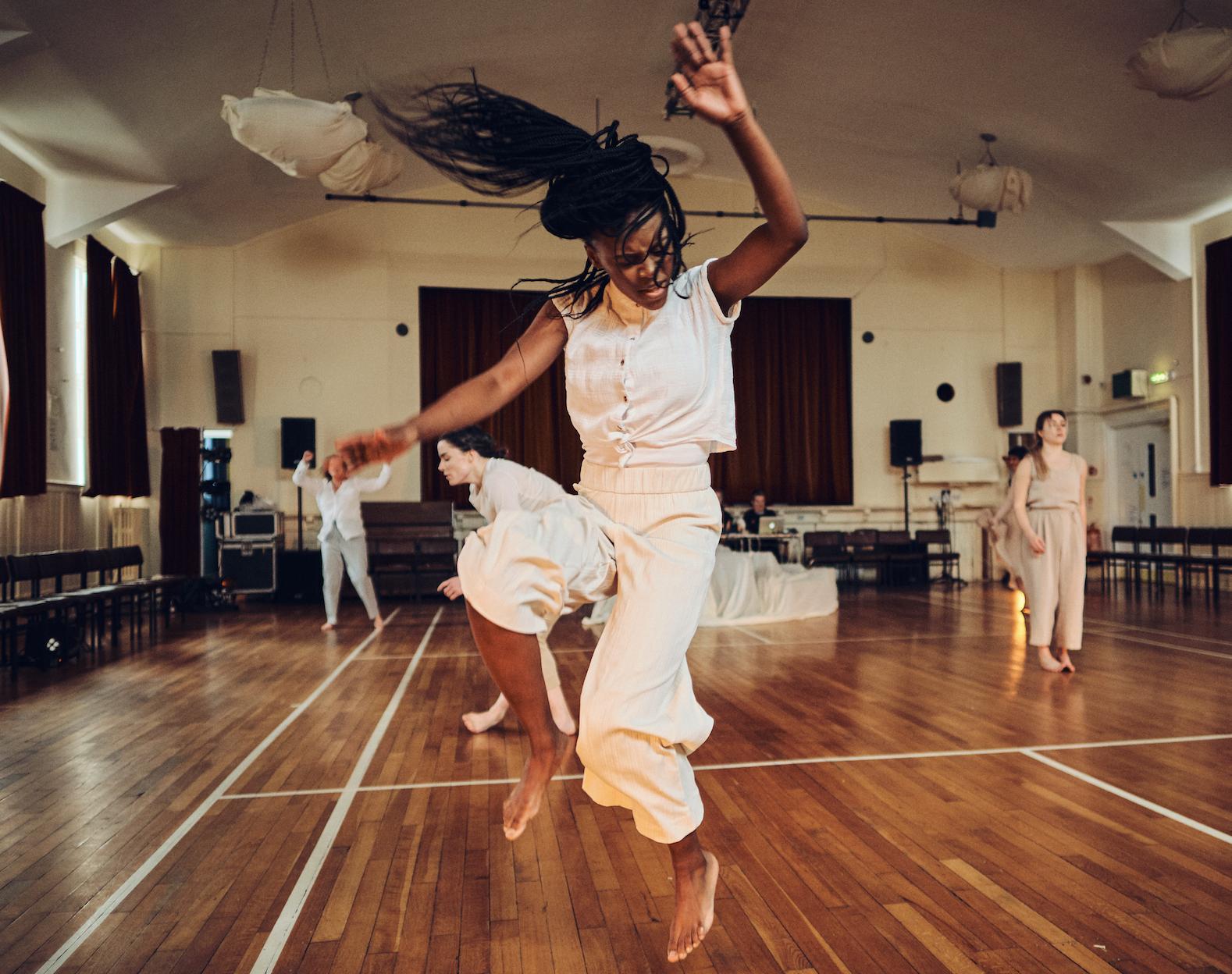 Crackle. Dust. (2019)